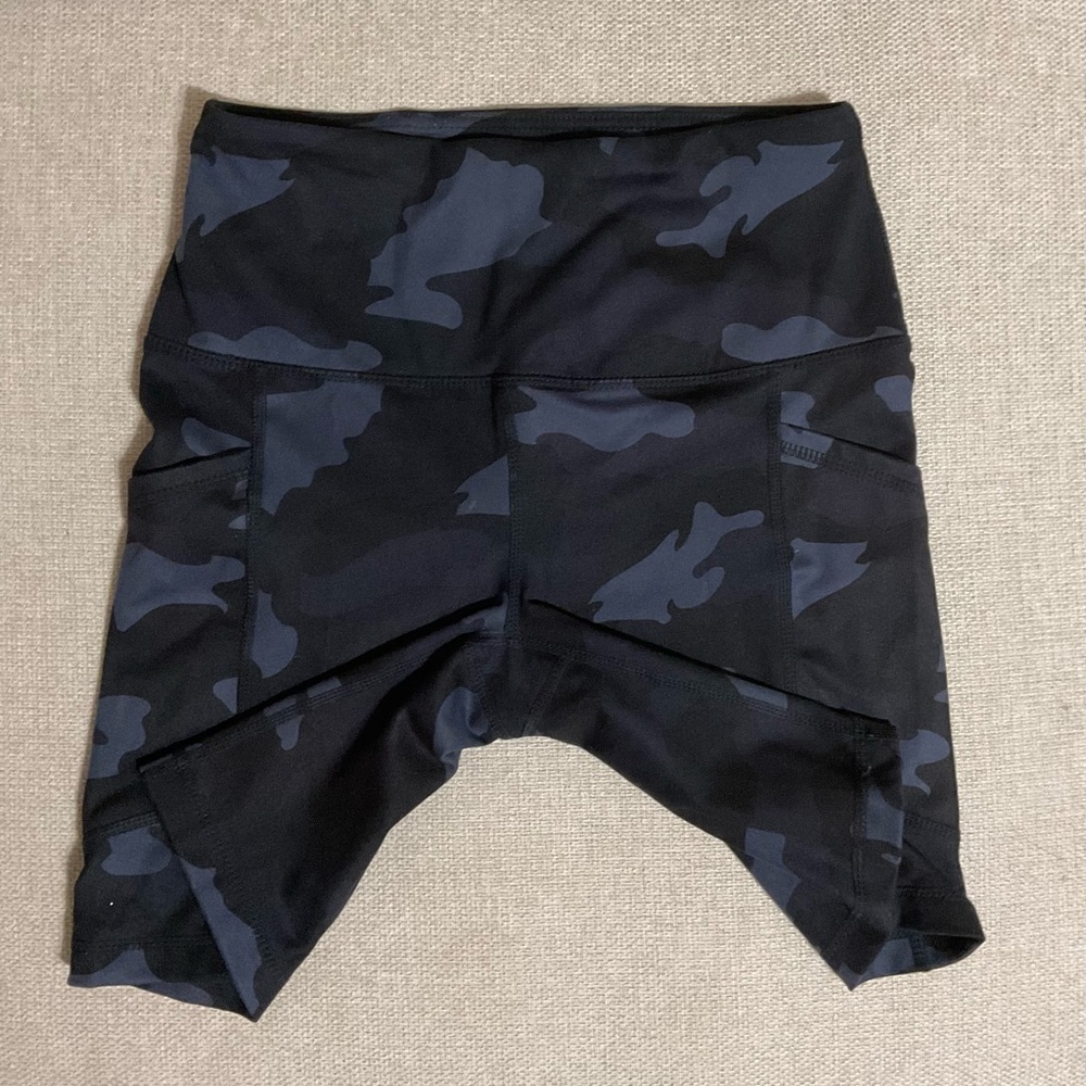 Yogalicious High Waist Squat Proof Side Pocket Shorts - Picture 5 of 9